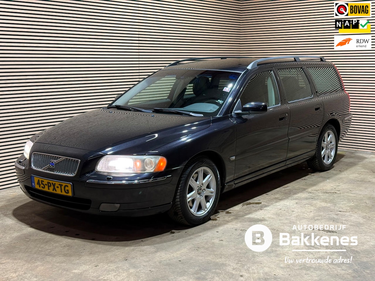 Volvo V70 - 2.5T Summum | Leder | Automaat | Trekhaak | Vol onderhoud - AutoWereld.nl