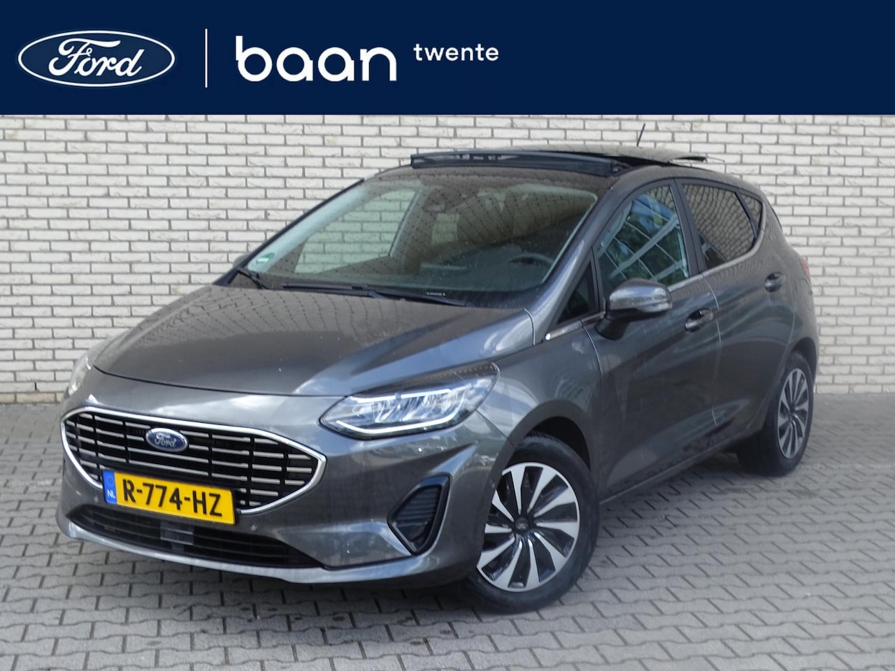 Ford Fiesta - 1.0 EcoBoost Hybrid Titanium X | Panoramadak | Adaptieve Cruise. | Camera | Keyless | Eers - AutoWereld.nl