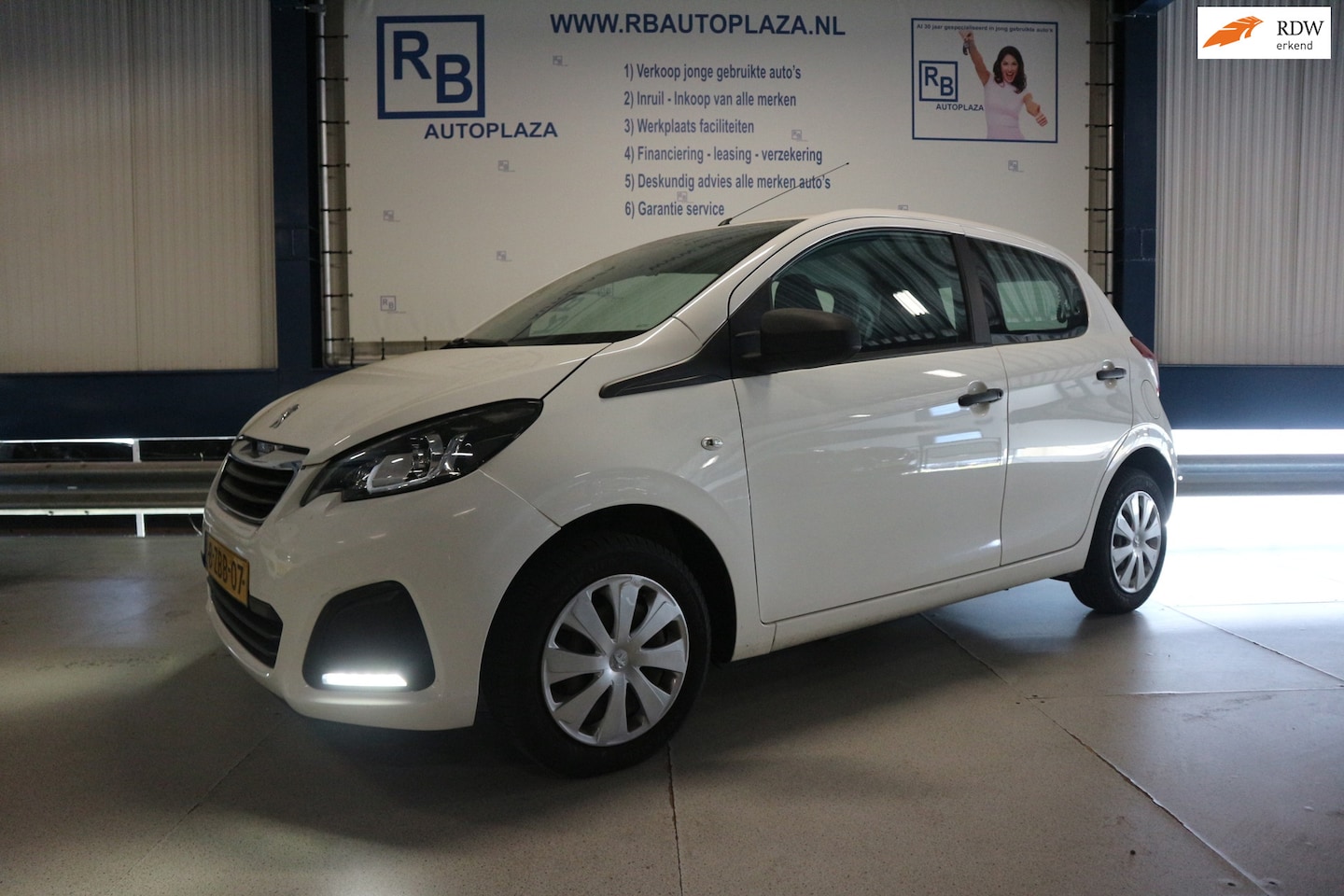 Peugeot 108 - 1.0 e-VTi Access / NAP / APK 6 2027 / 5 DEURS / NIEUW MODEL ! ! ! - AutoWereld.nl
