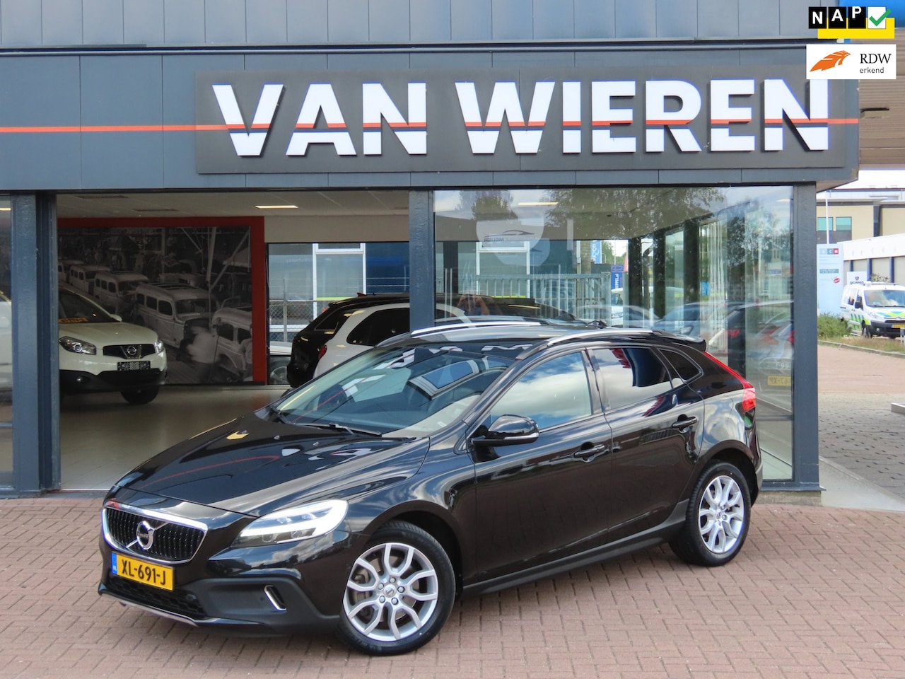 Volvo V40 Cross Country - 1.5 T3 Polar+ Luxury Trekhaak Leder Camera Pano NAP 1e EIG. - AutoWereld.nl