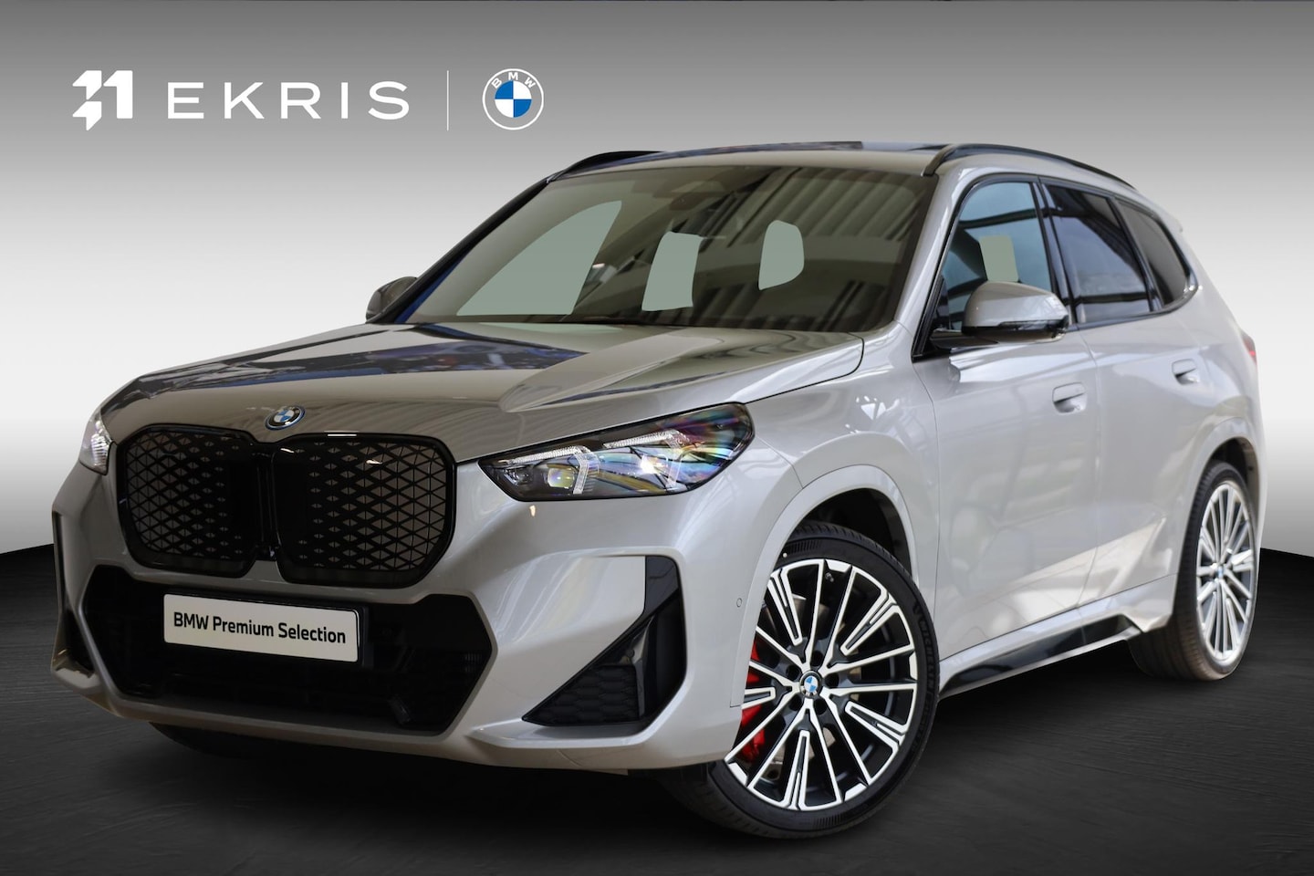 BMW iX1 - eDrive20 | M Sportpakket Pro | Harman/Kardon | Panoramadak | Trekhaak - AutoWereld.nl