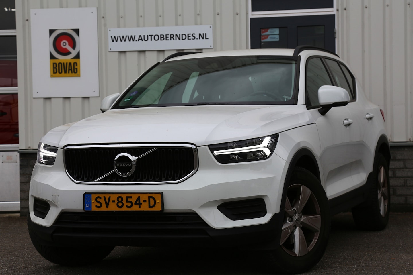 Volvo XC40 - 2.0 T4 190PK Automaat 4 Cilinder*NL-Auto*Perfect Onderh.*Elek. Trekhaak/Navi/LED/Rijstrook - AutoWereld.nl