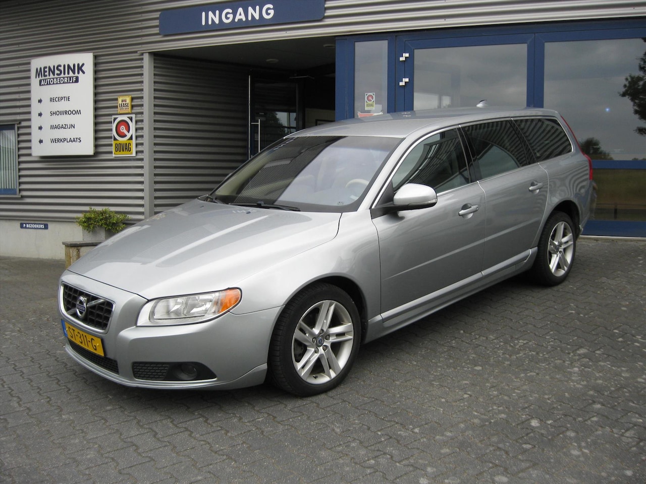Volvo V70 - 2.0 T AUT Summum - AutoWereld.nl
