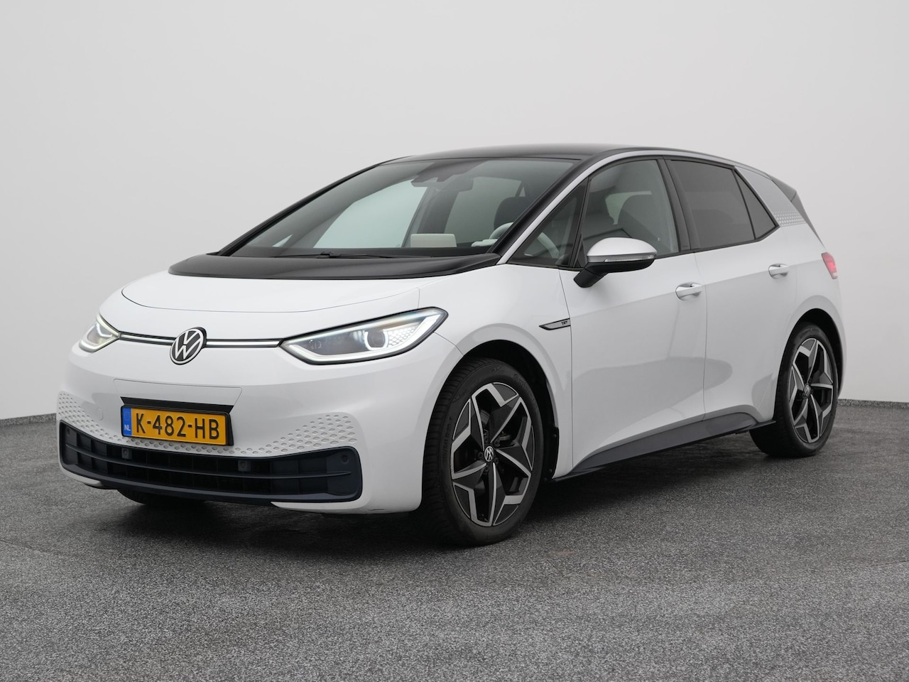 Volkswagen ID.3 - First Plus 58 kWh | ADAPTIVE | STOEL- EN STUURVERW. - AutoWereld.nl
