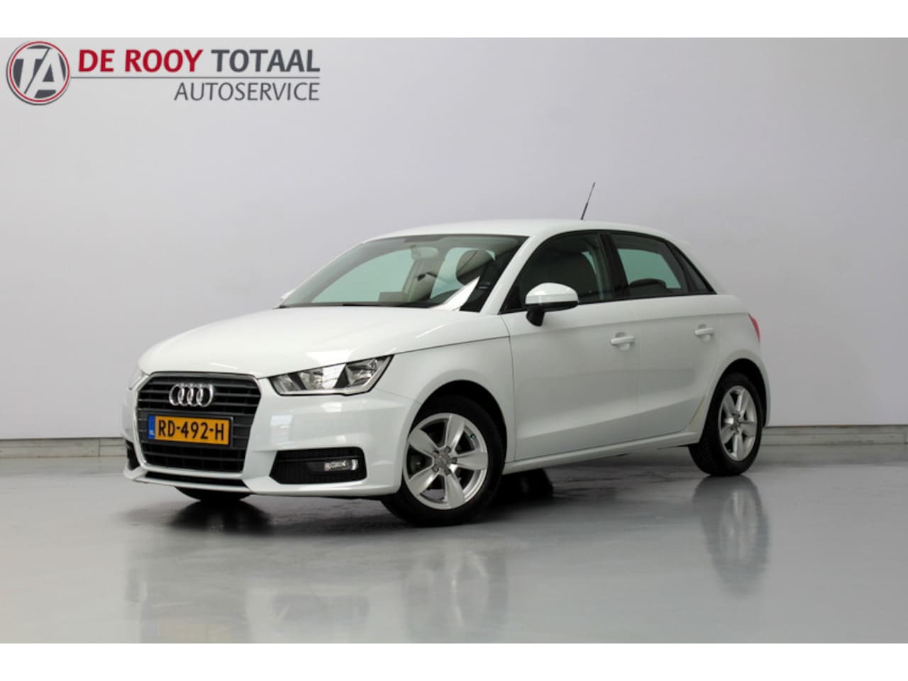 Audi A1 Sportback - 1.0 TFSI Sport 1.0 TFSI Sport 96PK, RIJKLAAR | AIRCO | CRUISE CONTROLE | NAVIGATIE | PARKEERSENSOREN | BL - AutoWereld.nl