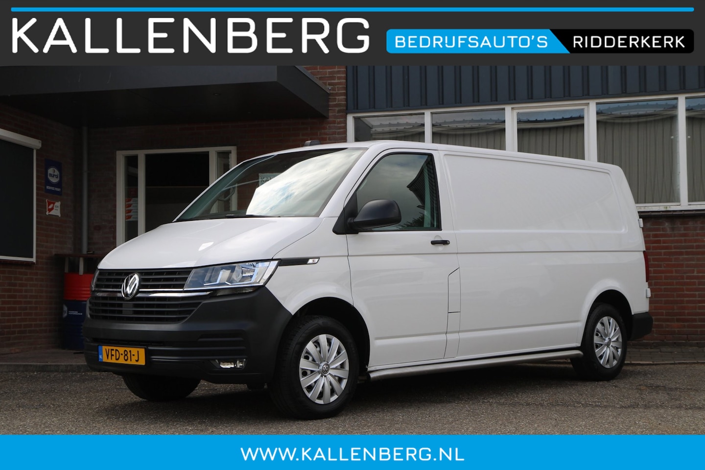 Volkswagen Transporter - 2.0 TDI L2H1 Comfort / Navi / App connect / Cruise / Trekhaak - AutoWereld.nl