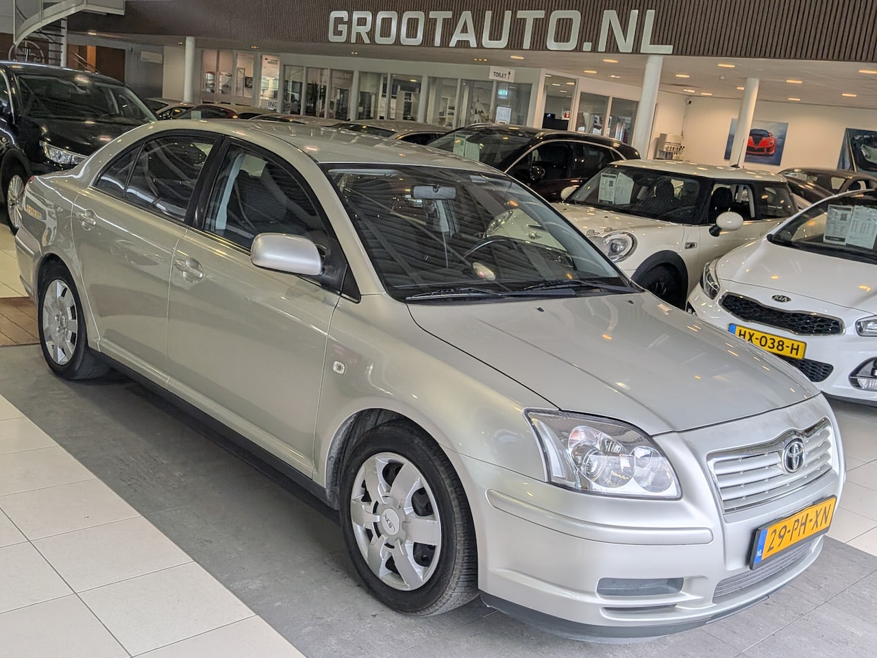 Toyota Avensis - 1.6 VVTi Linea Terra NAP, Trekhaak, Airco, Stuurbekrachtiging - AutoWereld.nl