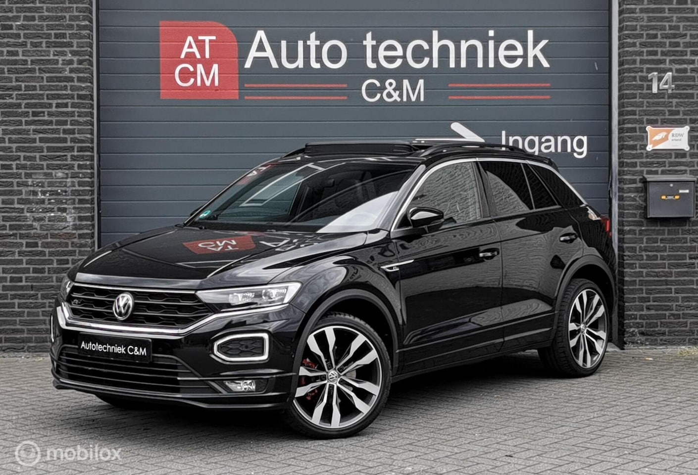 Volkswagen T-Roc - 1.5 TSI R-LINE 150PK/DSG/PANO/CAMERA/ACC/DC - AutoWereld.nl