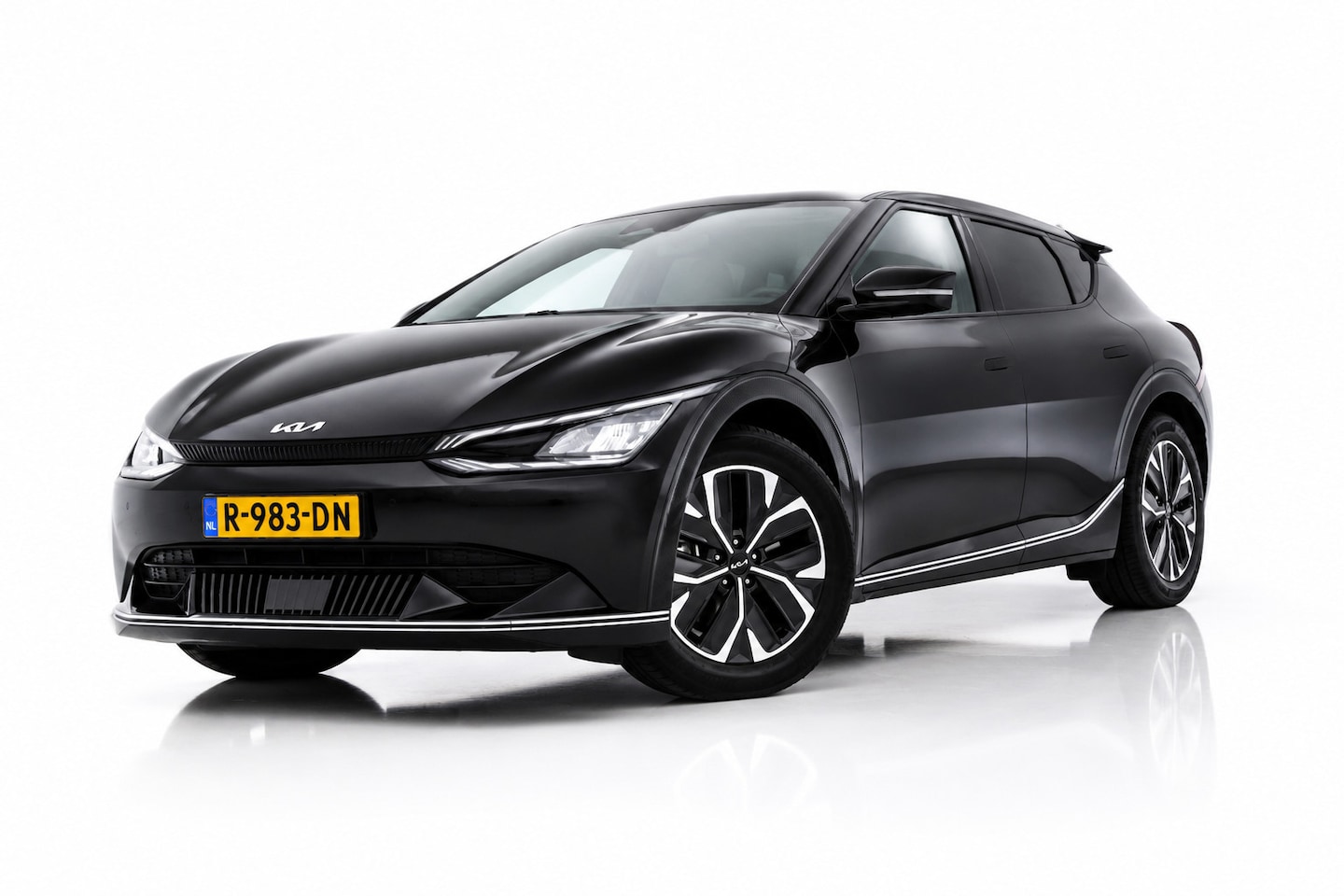 Kia EV6 - Plus 58 kWh SOH 100% | STOELKOELING | STOELVERWARMING | MERIDIAN | NAP | CAMERA | STUURVER - AutoWereld.nl