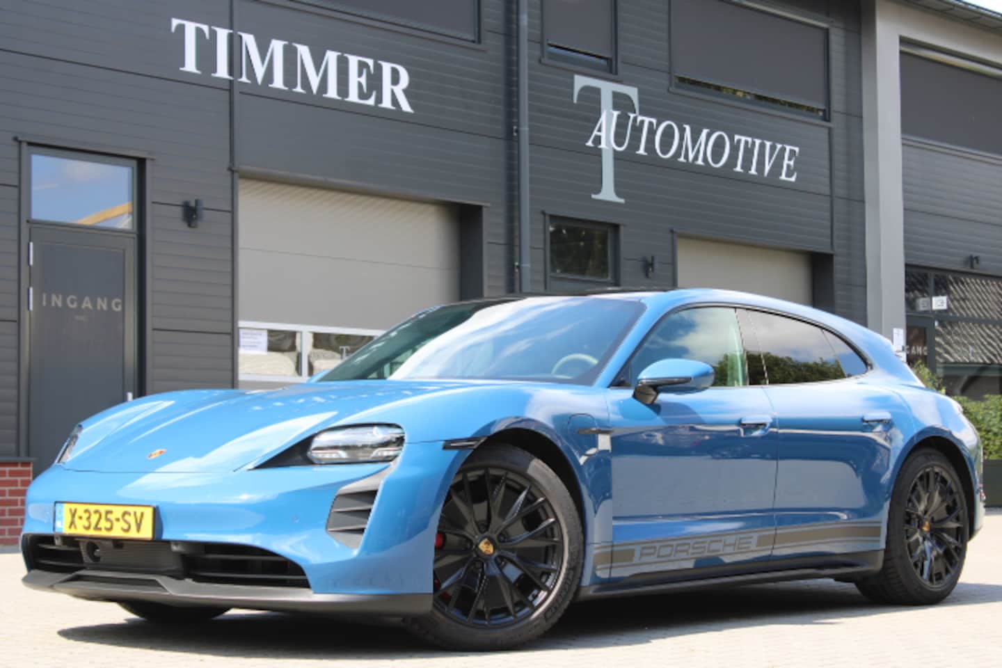 Porsche Taycan Sport Turismo - GTS 93 kWh - Rode stiksel / gordels - Lederen Dashbord - Sport Chrono - Passenger display - AutoWereld.nl