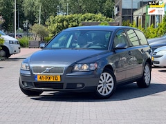 Volvo V50 - 2.4i Momentum | Automaat | Onderhoudhistorie | Airco | Cruise control | Half leder | 2 sle
