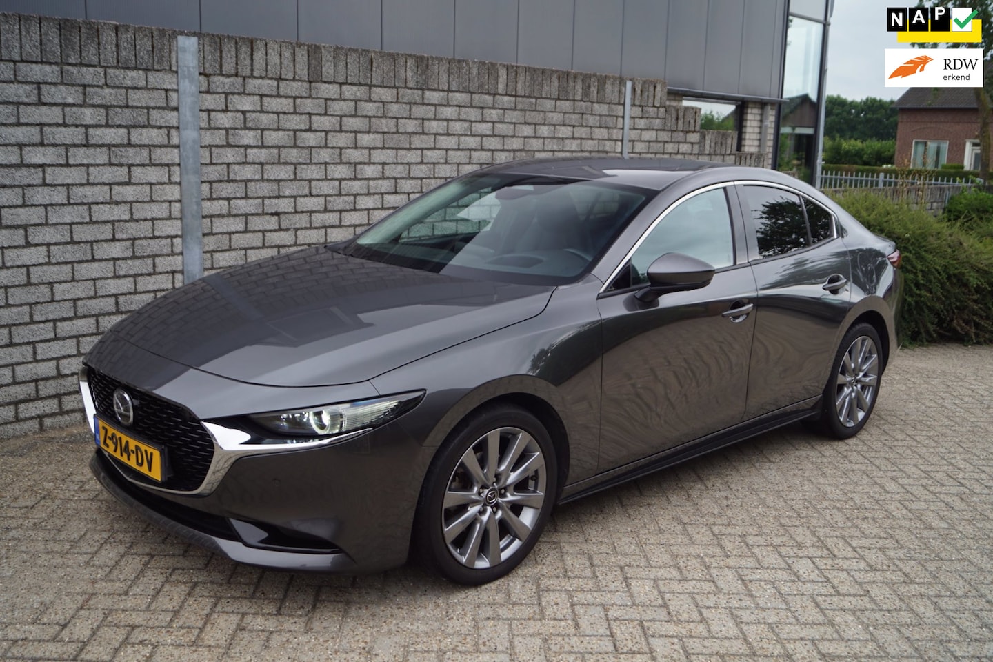 Mazda 3 Sport - 2.0 e-SkyActiv-G M Hybrid 150 Exclusive-line Leder Sportst Stoel/Stuurverw Navi Camera Cli - AutoWereld.nl