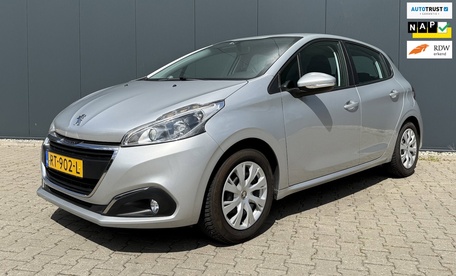 Peugeot 208 - 1.2 PureTech Blue Lion Airco Cruise Navi Trekhaak NAP - AutoWereld.nl
