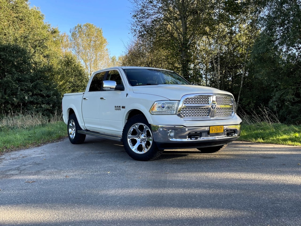 Dodge Ram 1500 - LARAMIE 5.7 HEMI V8 CREW 4X4 LPG - AutoWereld.nl
