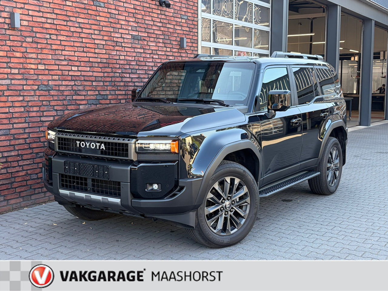 Toyota Land Cruiser - 2.8 D-4D Blind Van Executive Nieuwe Model VOORRAAD 360°Camera/Adapt.Cruise/PDC/LED/DAB/Cli - AutoWereld.nl