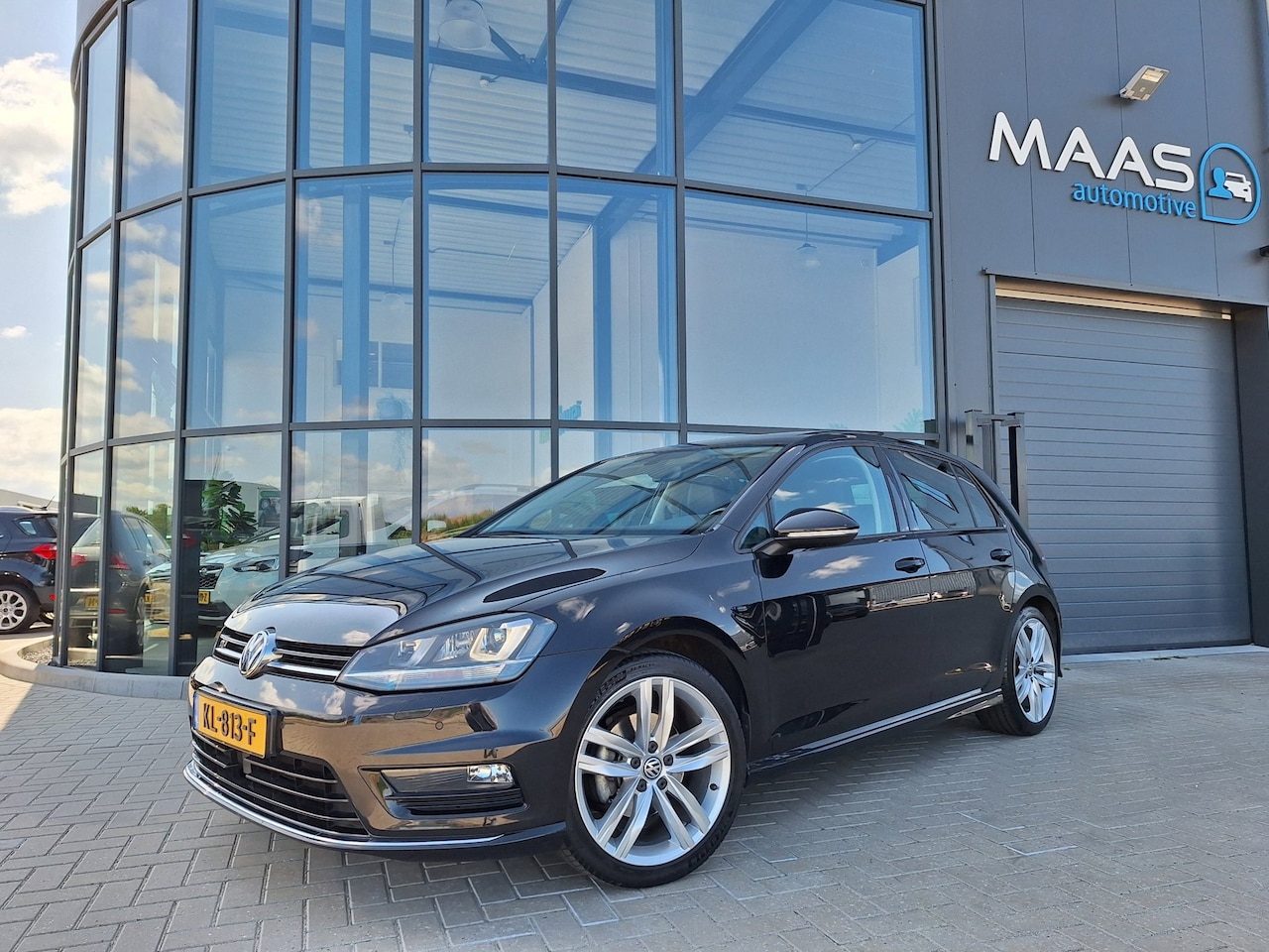 Volkswagen Golf - 1.4 TSI ACT Connected Series R-Line PANO - AutoWereld.nl