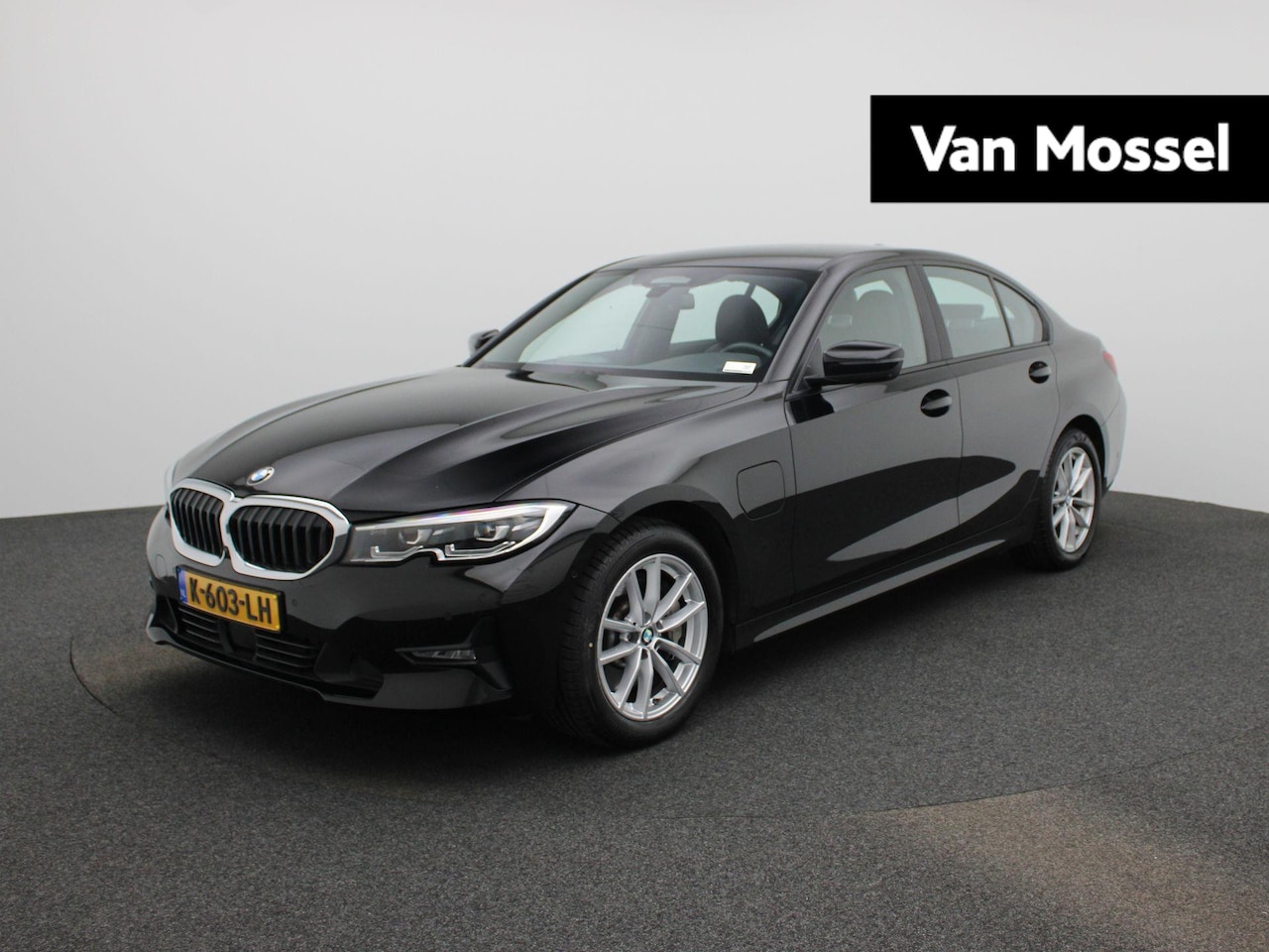 BMW 3-serie - 330e eDrive Edition | Automaat | LMV | Leder | 360 Camera | Parkeer sensoren | Virtual coc - AutoWereld.nl