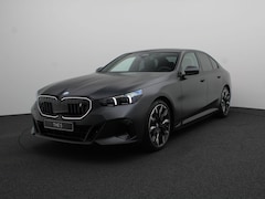 BMW i5 - eDrive40 | M Sportpakket Pro | Travel Pack | Trekhaak | Panoramadak