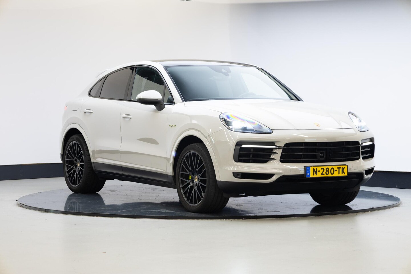 Porsche Cayenne Coupé - 3.0 E-Hybrid | 21 Inch | Panoramadak | - AutoWereld.nl