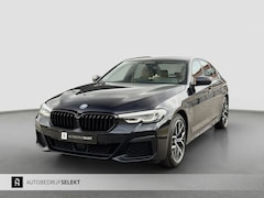 BMW 5-serie - 545e xDrive M-Sport | Trekhaak | 19 inch | Camera | ACC | Carplay | Dealer onderhouden | S