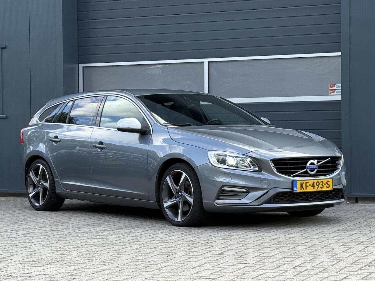 Volvo V60 - 2.0 D4 R-Design EX BPM - AutoWereld.nl