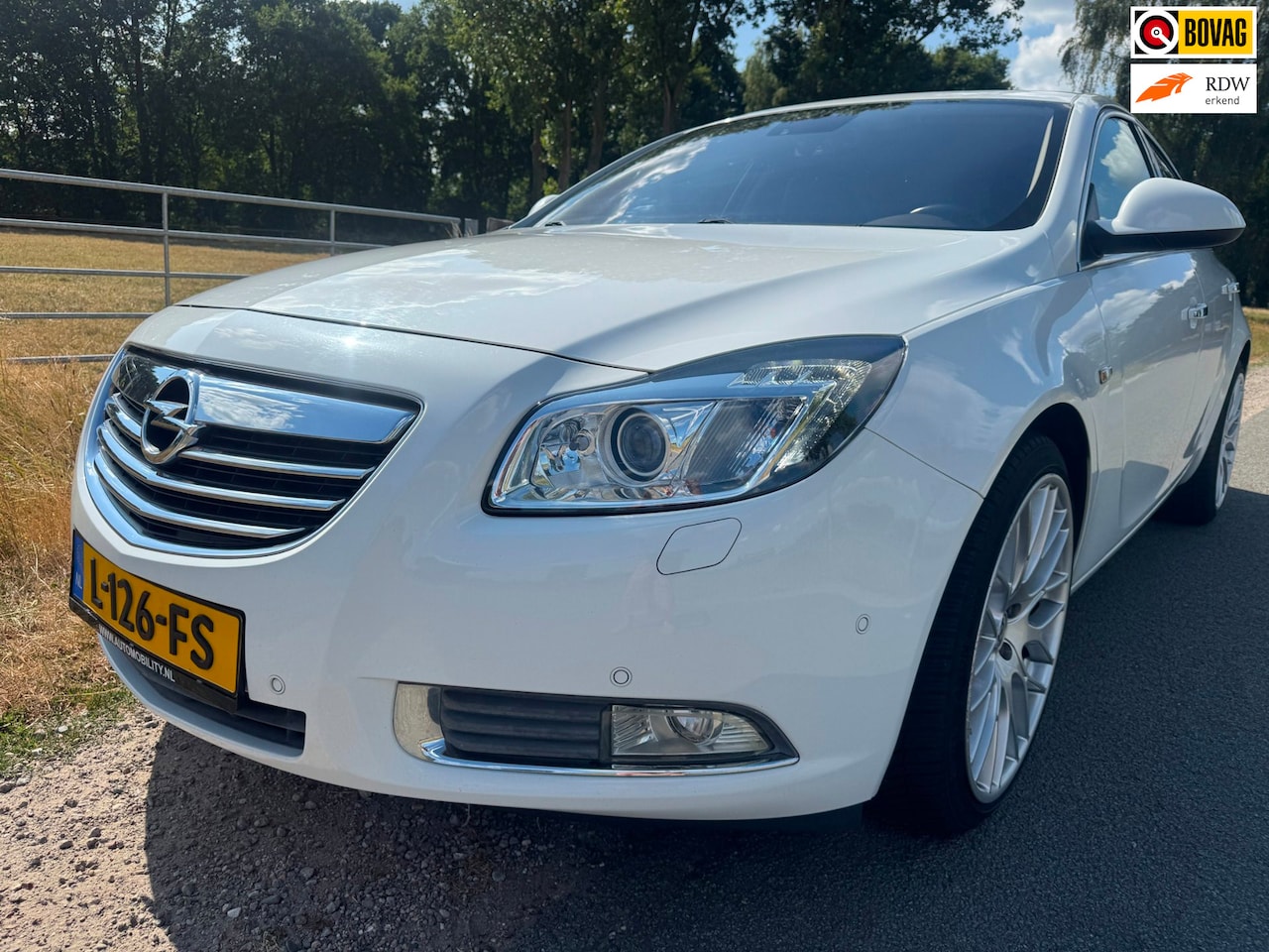 Opel Insignia - 2.8 T Sport 4x4 260PK navigatie|schuifdak|20inch velgen|leder - AutoWereld.nl