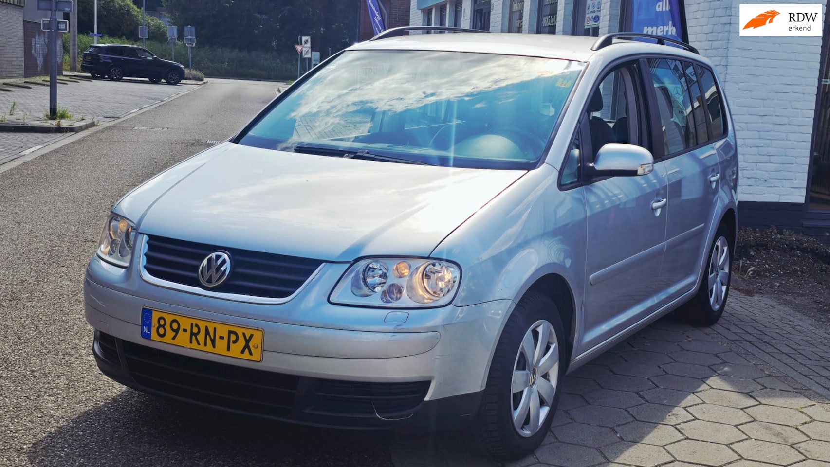Volkswagen Touran - 2.0-16V FSI Trendline*1e eig*automaat*dealer onderhoud*nap*airco*rijd perfect*inruil mog!! - AutoWereld.nl