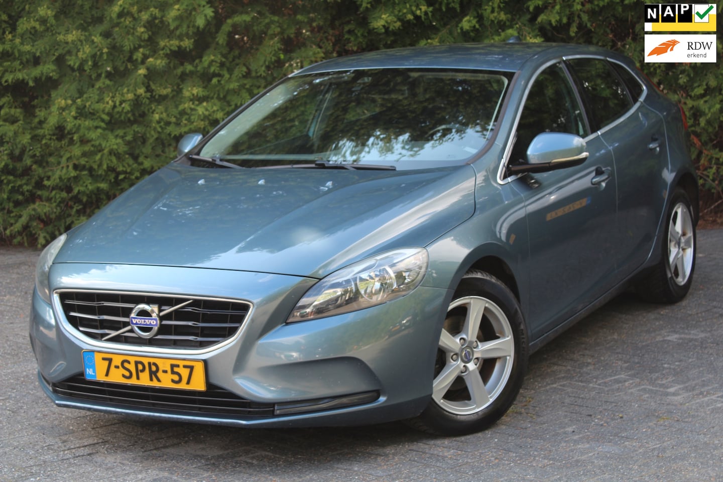 Volvo V40 - 1.6 D2 Momentum 114PK | Navigatie | Climate Control | Cruise Control - AutoWereld.nl