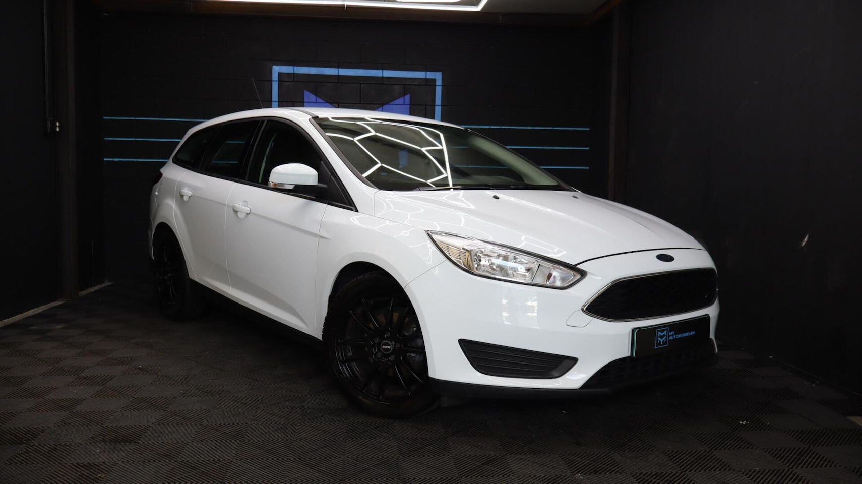Ford Focus Wagon - 1.0 / Carplay / nieuwe distributie - AutoWereld.nl
