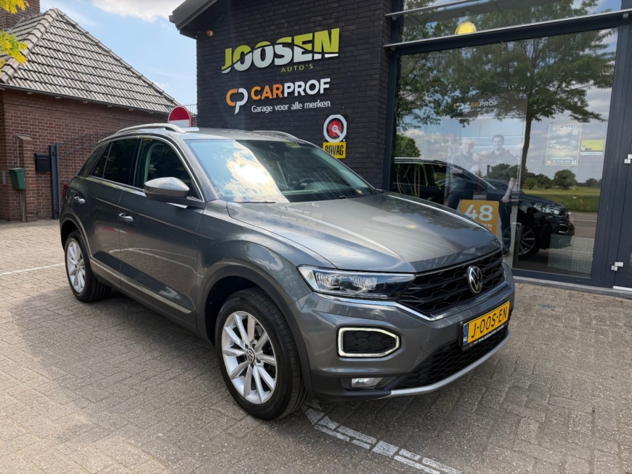 Volkswagen T-Roc - 1.5 TSI SPORT BNSR - AutoWereld.nl