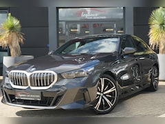 BMW 5-serie - 530e M Sport Edition 300pk Panoramadak/DrivingAssistProf/360Camera