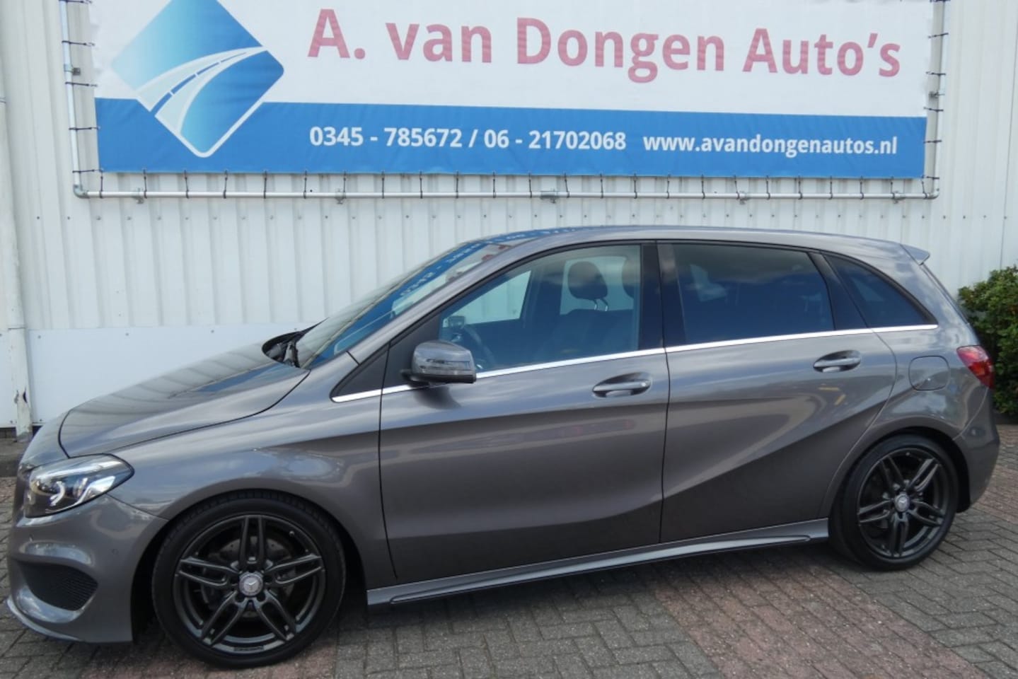 Mercedes-Benz B-klasse - 180 AMG Edition Automaat,Clima,Cruise,Navi,Trhaak - AutoWereld.nl