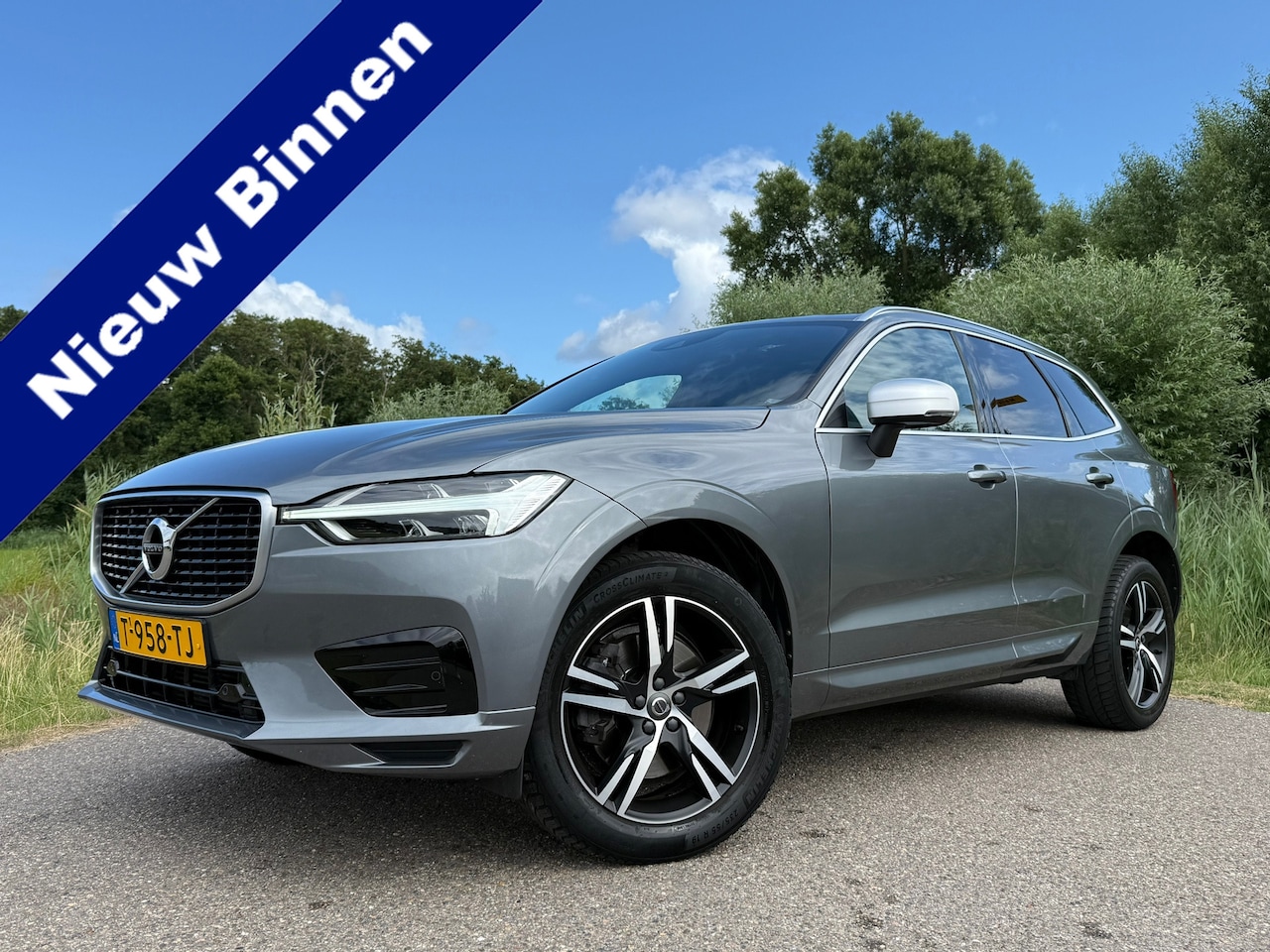 Volvo XC60 - 2.0 T4 R-Design Automaat / Panoramadak / Leder-Alcantara / Camera / Stoelverwarming / 19" - AutoWereld.nl