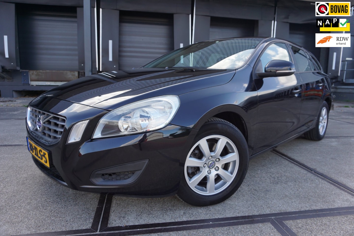 Volvo V60 - 1.6 T3 Kinetic 1.6 T3 Kinetic - AutoWereld.nl