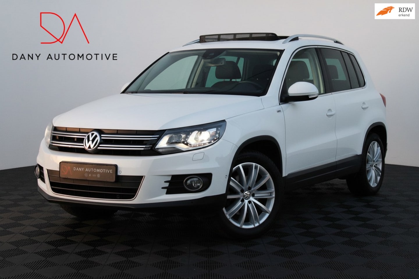 Volkswagen Tiguan - 1.4 TSI CUP 160PK DSG PANO I LED I CAMERA I EL. TREKHAAK I CRUISE I PDC I - AutoWereld.nl