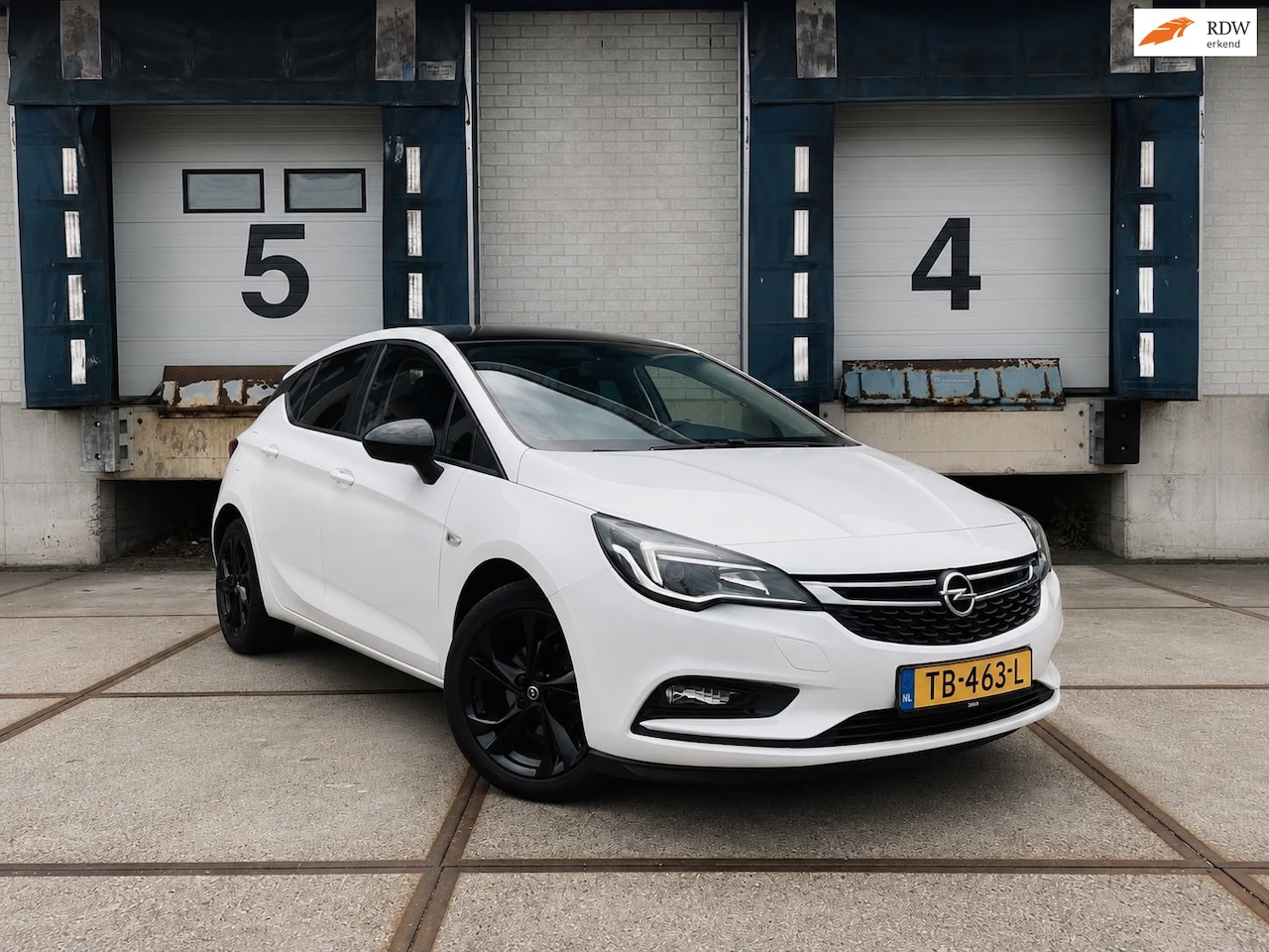 Opel Astra - 1.4 Black Edition 1.4 Black Edition (150 PK+CarPlay+Garantie ) - AutoWereld.nl