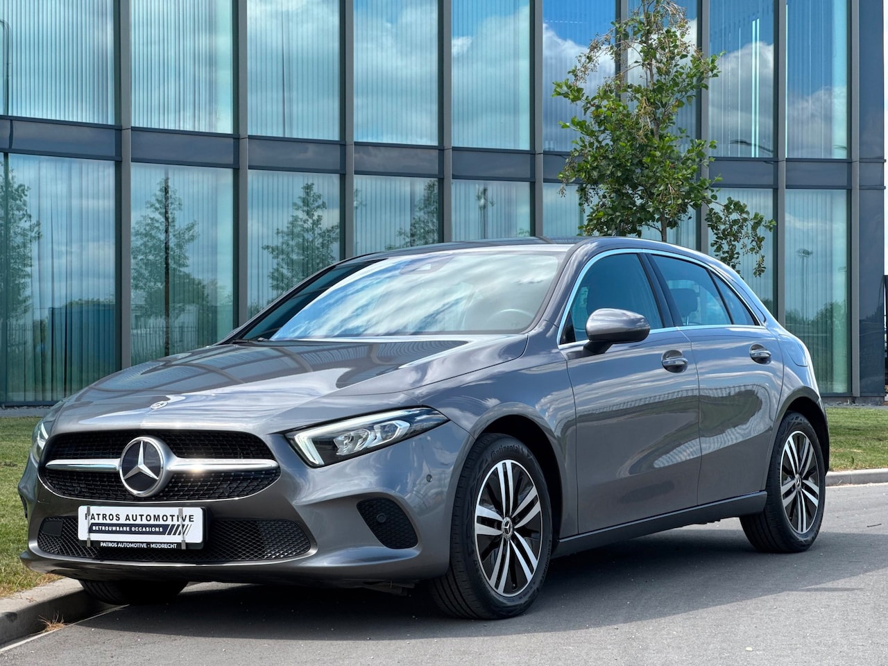 Mercedes-Benz A-klasse - 250 e // Plug-in Hybrid // Business Line // CarPlay // Camera // LED // Stoelverwarming - AutoWereld.nl