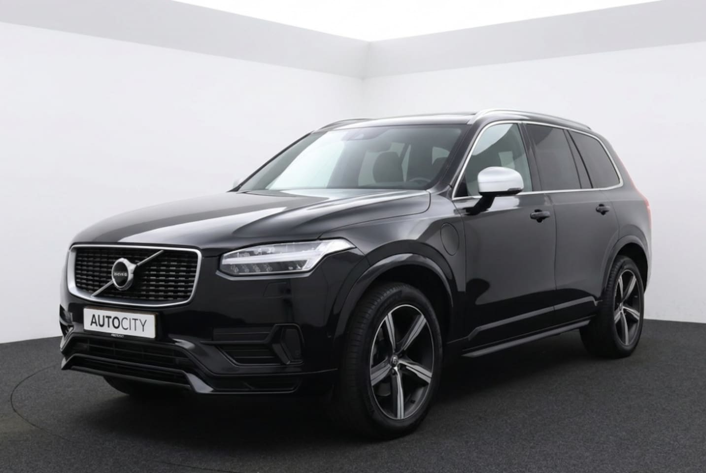 Volvo XC90 - 2.0 T8 Twin Engine PHEV R-Design AWD 407PK | Pano | Luchtvering | Trekhaak - AutoWereld.nl