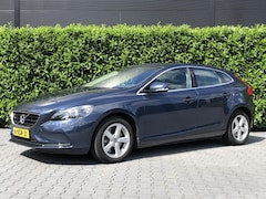 Volvo V40 - 2.0 D4 Momentum, EURO 6, NAVIGATIE, ECC-AIRCO, CRUISE, LM-VELGEN, PDC, TREKHAAK, STOELVERW