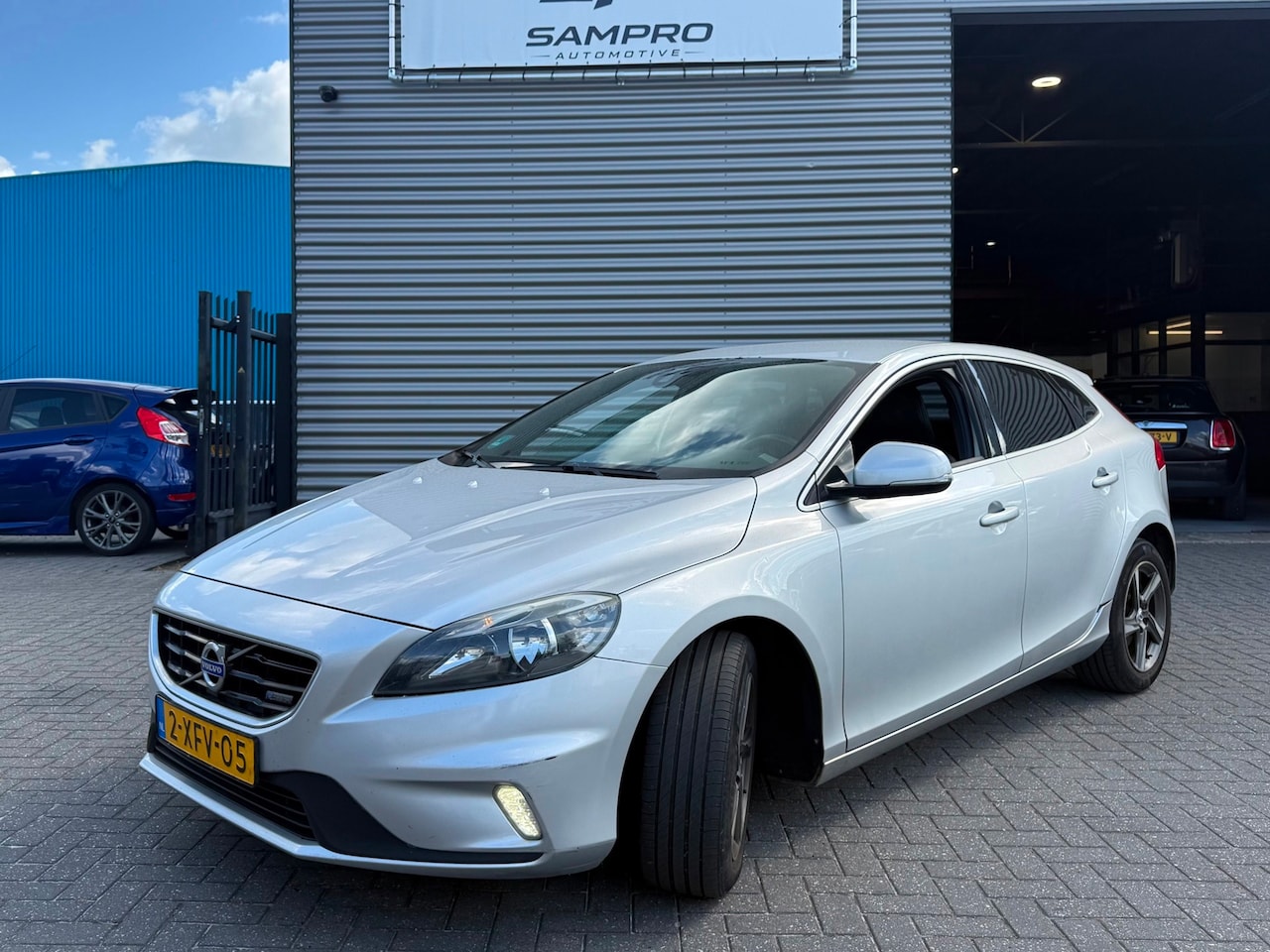 Volvo V40 - 2.0 D4 R-Design Business 2.0 D4 R-Design Business - AutoWereld.nl