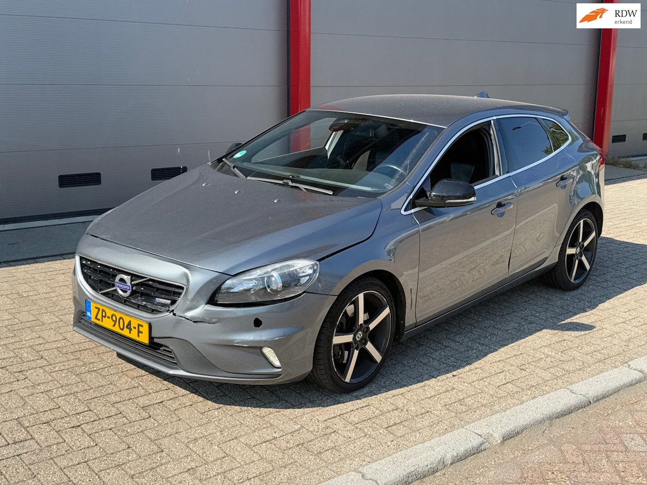 Volvo V40 - 2.0 D4 R-Design | Automaat | - AutoWereld.nl