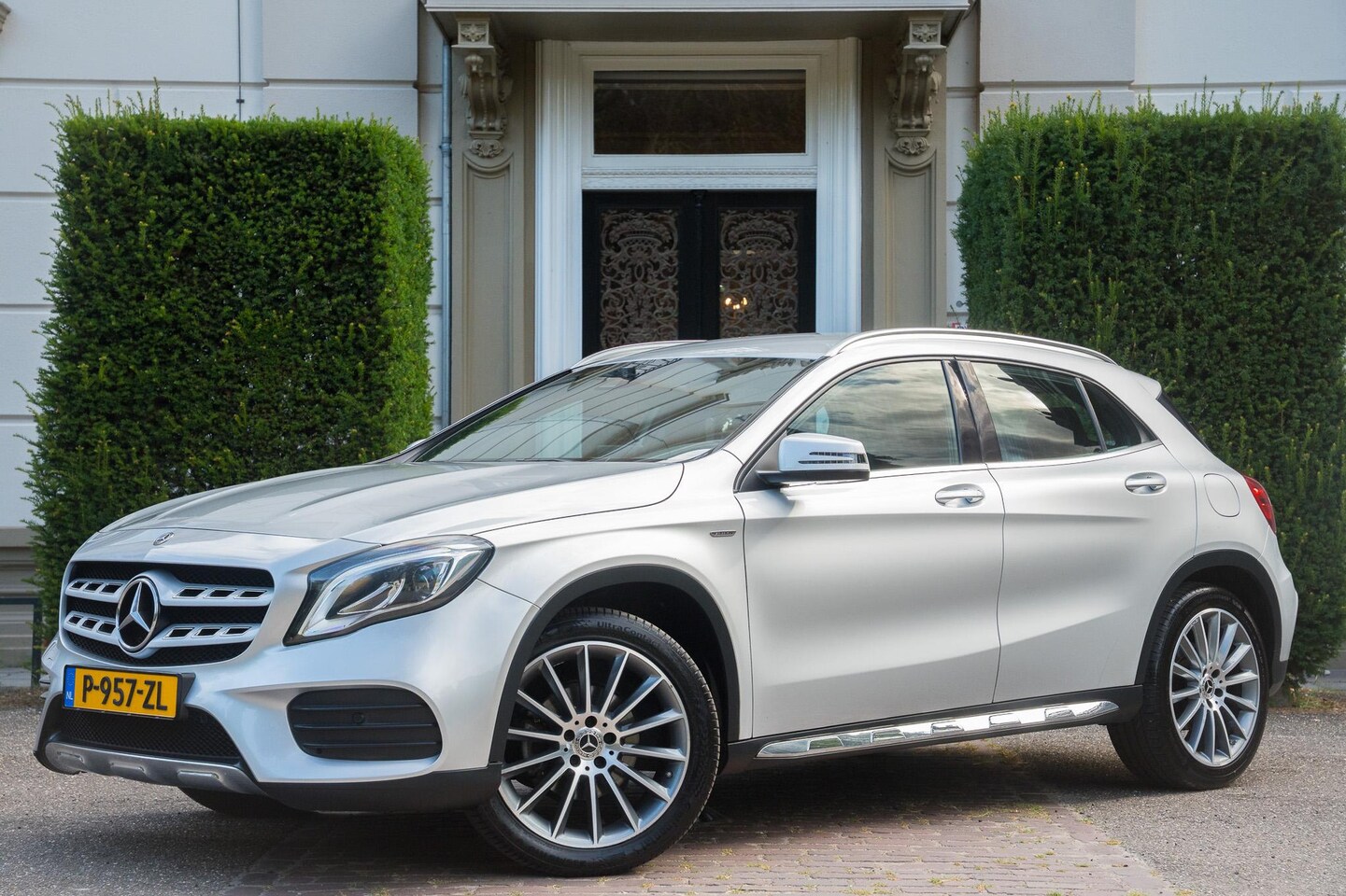 Mercedes-Benz GLA-Klasse - 200 AMG Edition TREKHAAK | LEDER | CARPLAY | CARON| CAMERA - AutoWereld.nl
