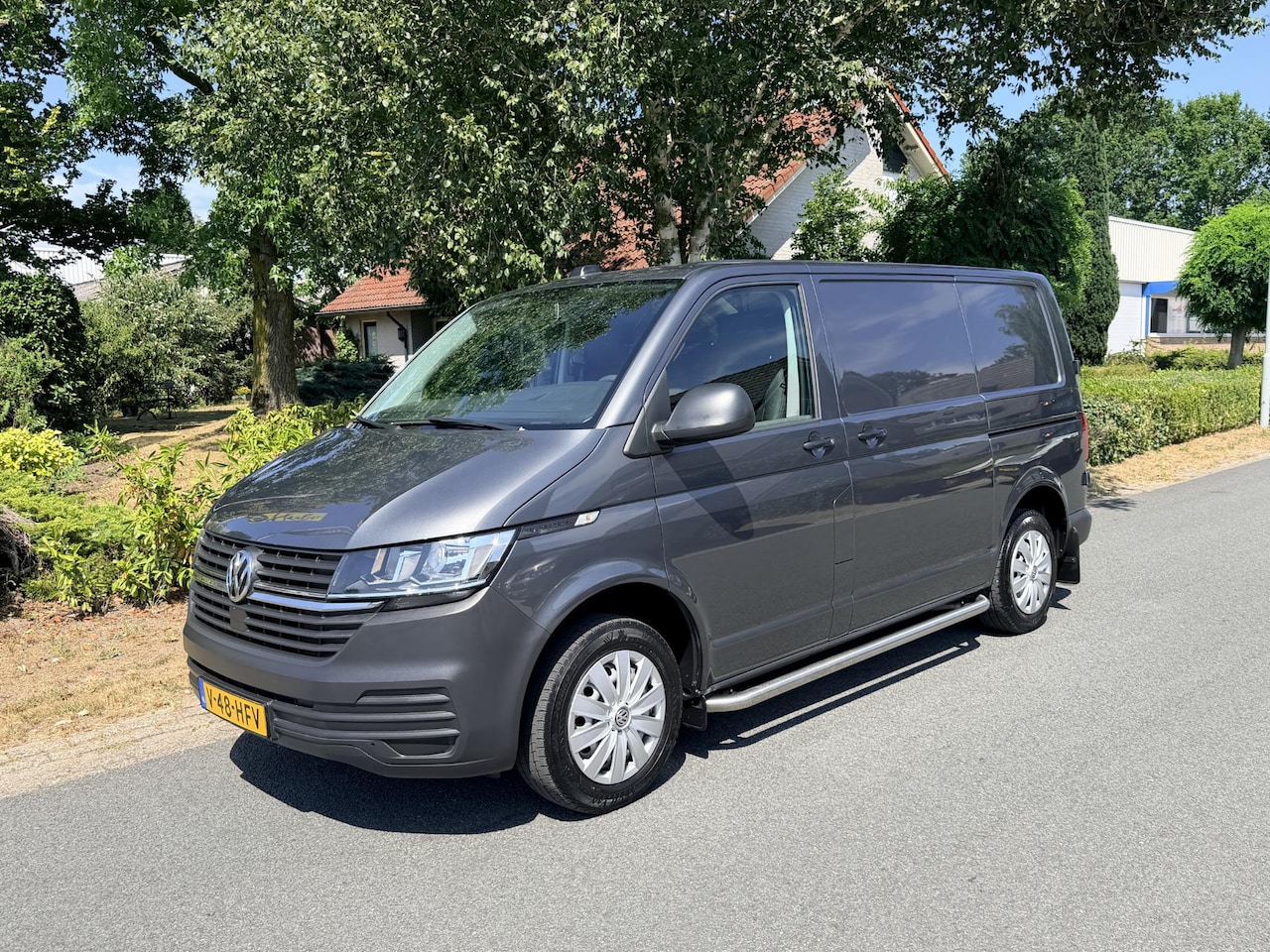 Volkswagen Transporter - 2.0 TDI L1H1 150PK DSG•Leder•Carplay - AutoWereld.nl