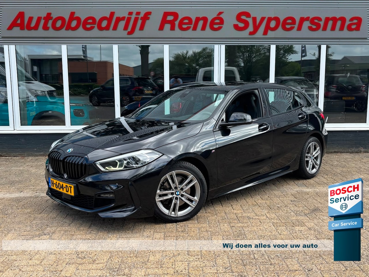 BMW 1-serie - 118i Executive Edition | M Pakket | Leer | Apple Carplay | Sfeerverlichting | Parkeersenso - AutoWereld.nl