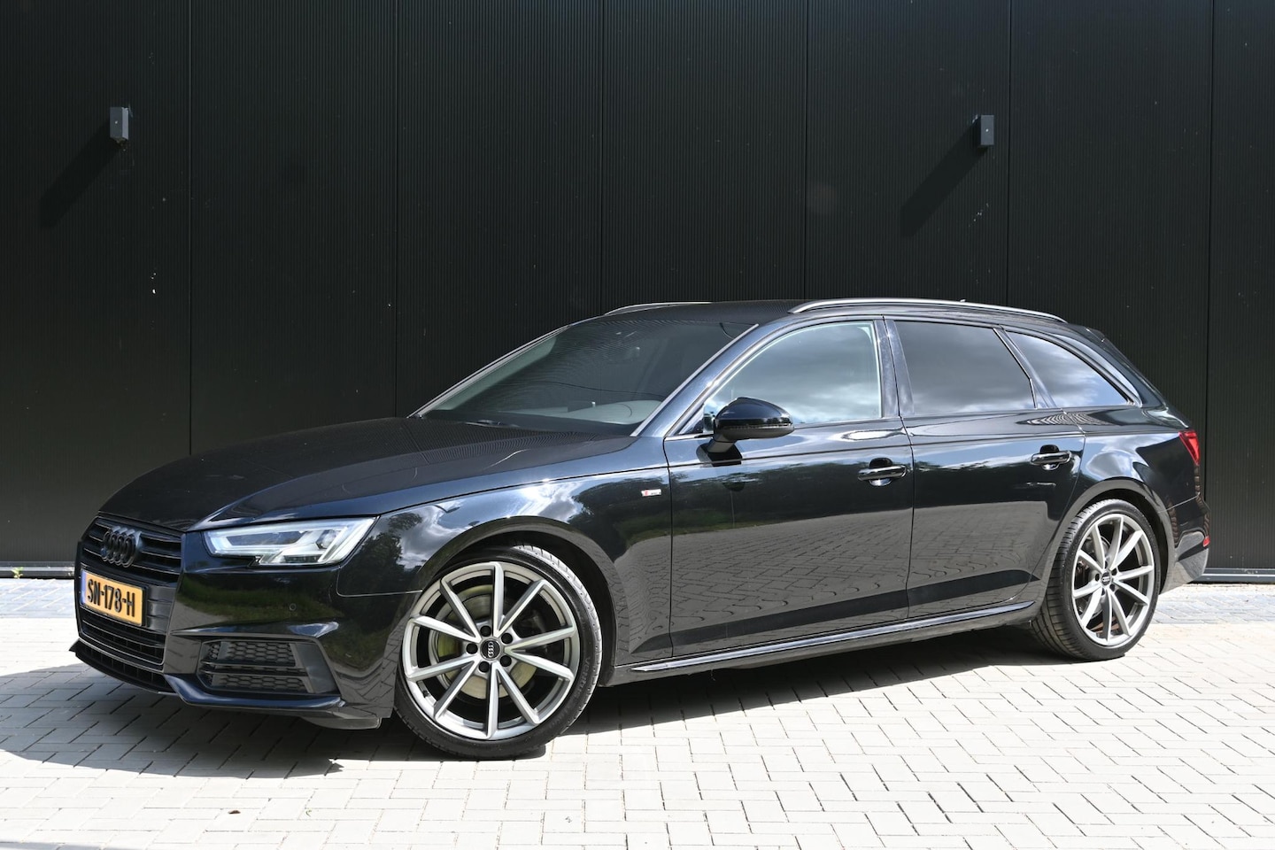Audi A4 Avant - 1.4 TFSI Sport S line black edition stoelverwarming, 3 zone, triple S - AutoWereld.nl