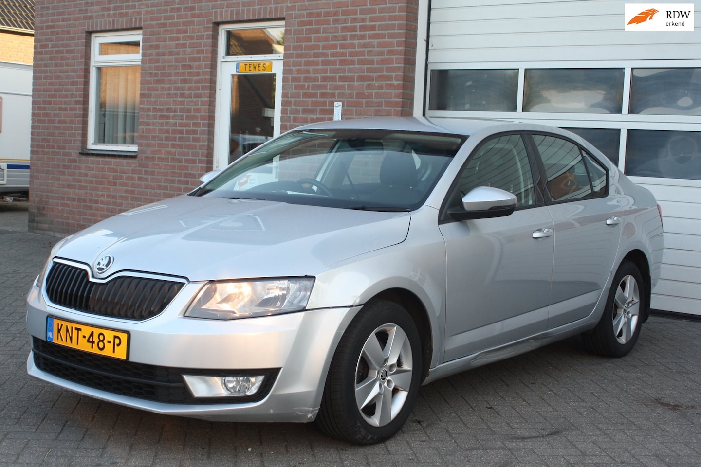 Skoda Octavia - 1.6 TDI Greenline Ambition right hand drive. airco, licht metalen velgen, elektrische rame - AutoWereld.nl