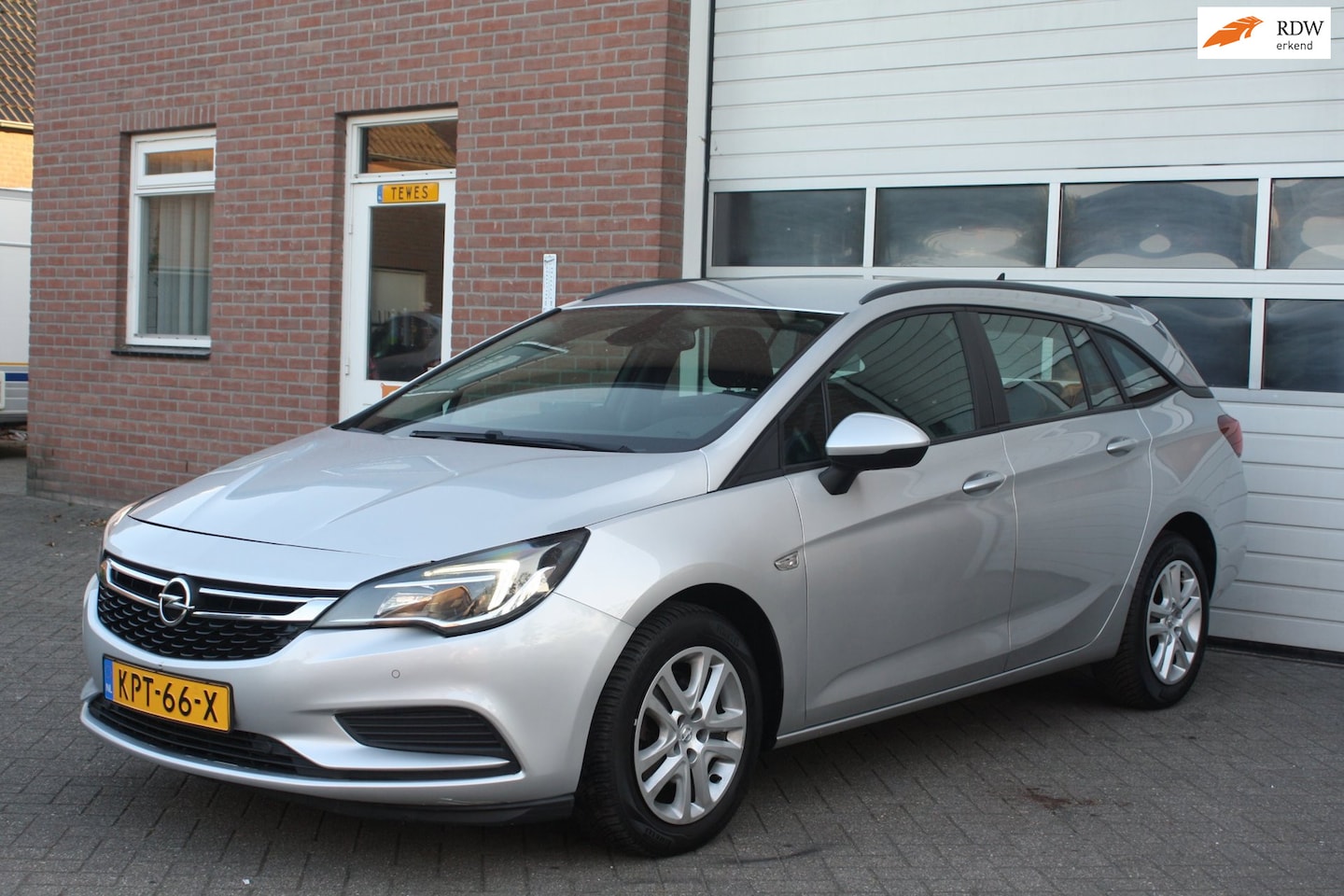 Opel Astra Sports Tourer - 1.6 CDTI Online Edition Automaat Stationwagen Nieuw Apk Airco Parkeer Sensoren Onderhoud H - AutoWereld.nl