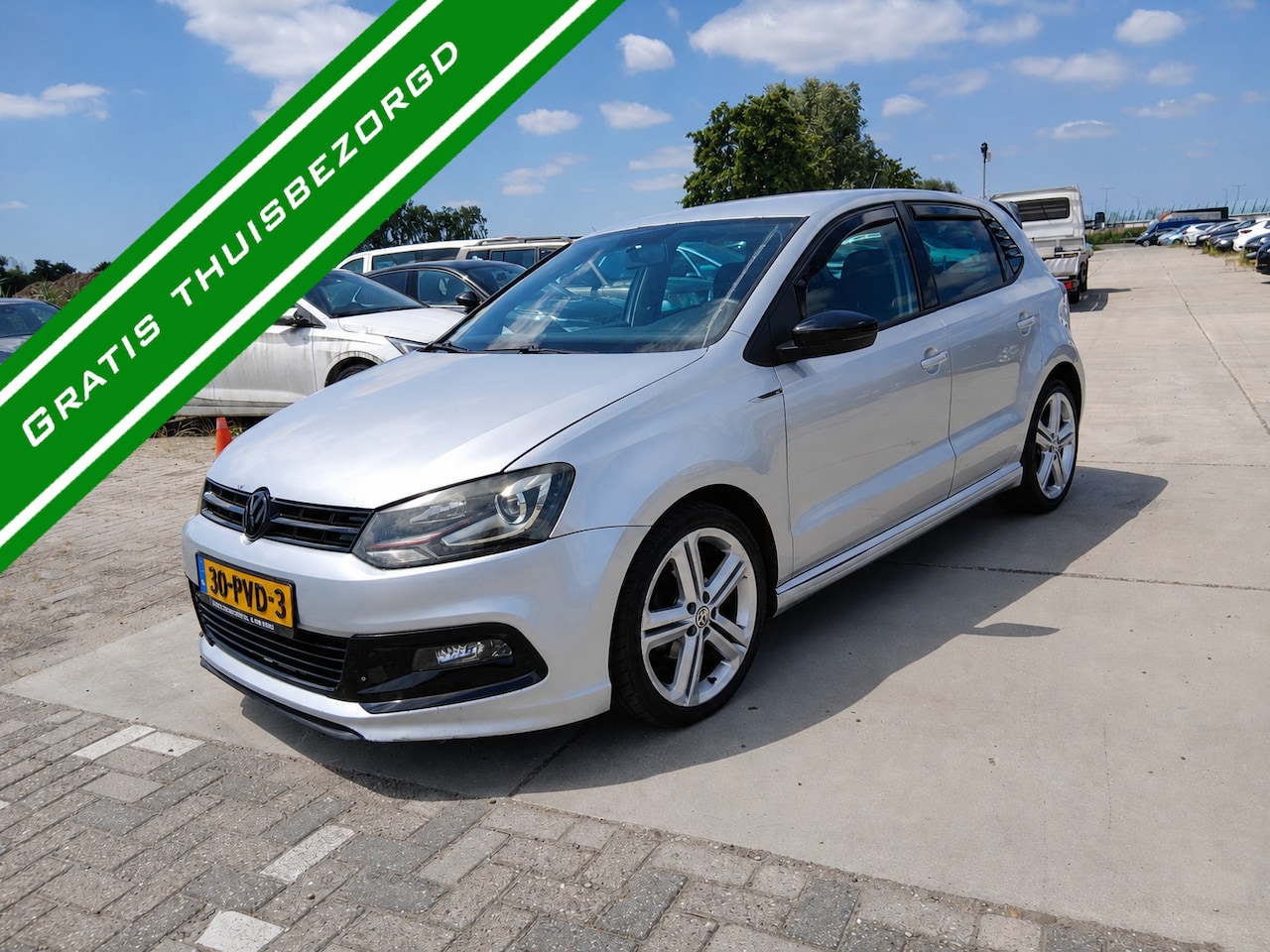 Volkswagen Polo - 1.2 R-LINE - Carplay - Airco - Xenon - NW APK - NAP! - AutoWereld.nl