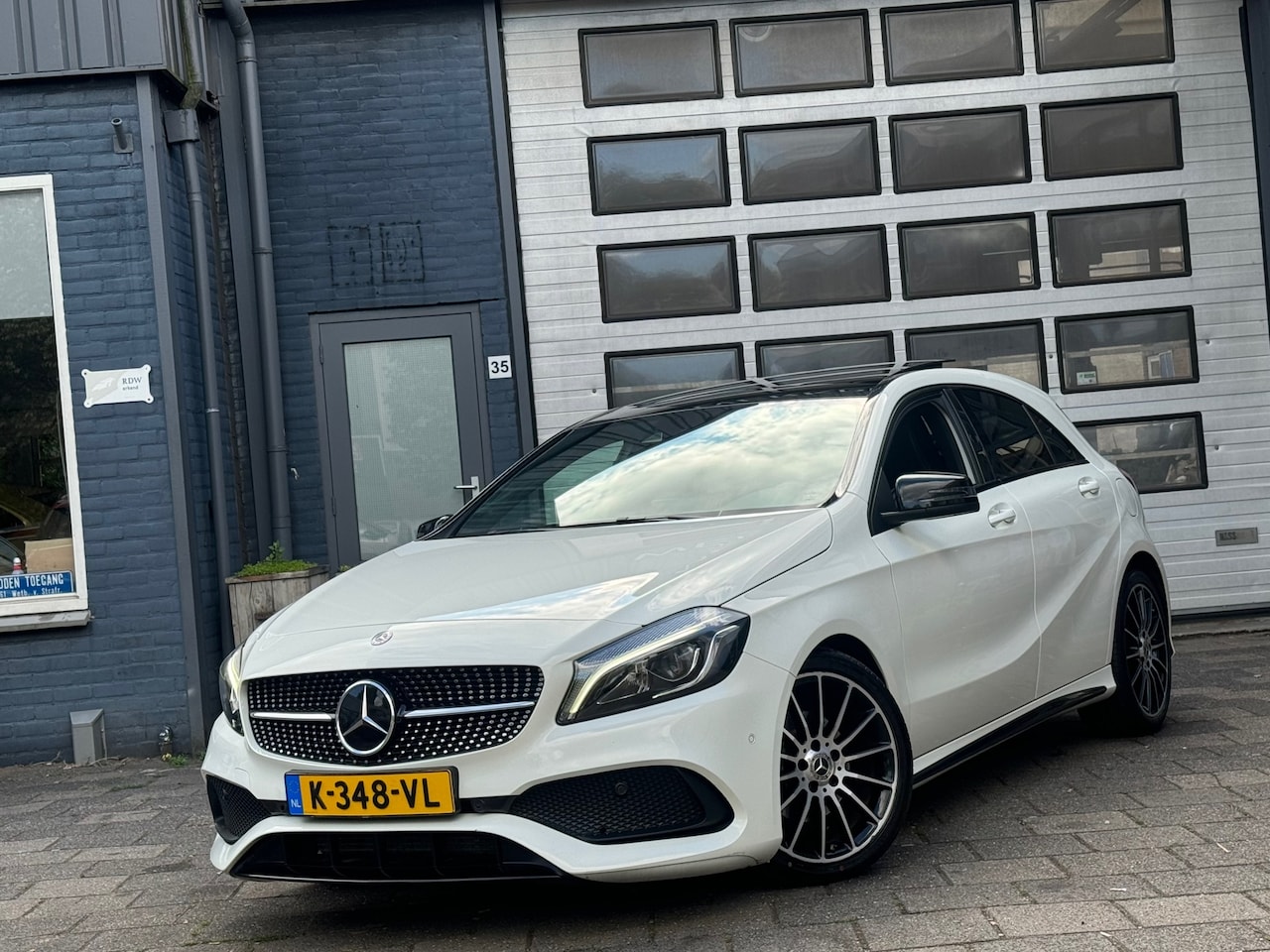 Mercedes-Benz A-klasse - 180 Business Solution | AMG-Pakket | Pano | Night-Pakket | CarPlay - AutoWereld.nl