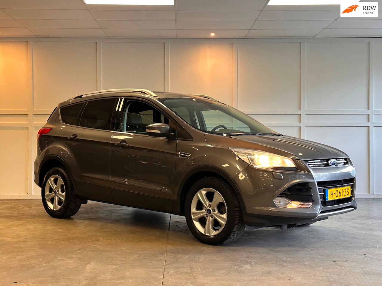 Ford Kuga - 1.6 Titanium / 2014 / Panorama / Cruise / Stoelverwarming - AutoWereld.nl